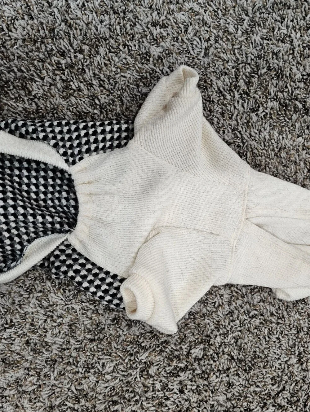 Fitwarm dog Sz S hoodie Knit Sweater Black Cream